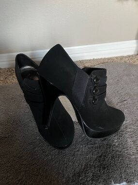 Black ankle boot heels Unlisted size 7